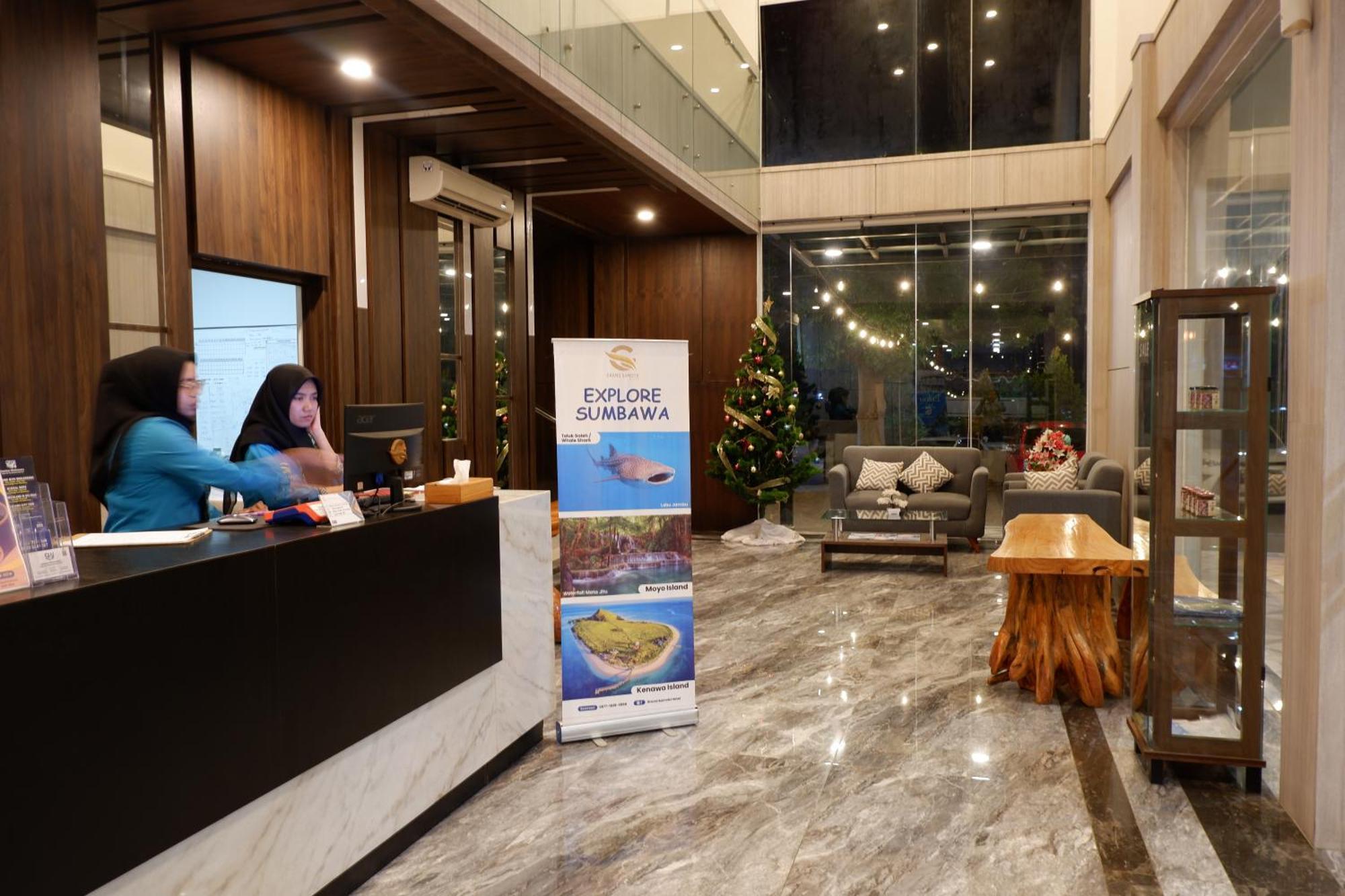 Grand Samota Hotel Sumbawa Exterior foto